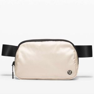 Lululemon Everywhere Belt Bag - White Opal/Black
